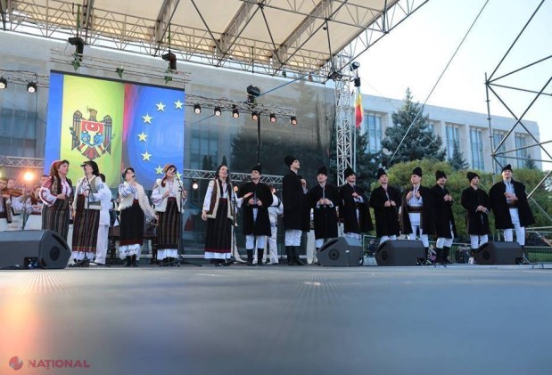 FOTO // Mitingul drapelelor UE în Piața Marii Adunări Naționale