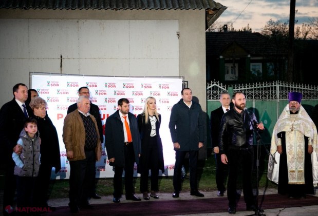 FOTO // Partidul „ȘOR” a instalat un sistem de ILUMINARE stradală în prima dintre cele 104 localități în care a promis că va face acest lucru