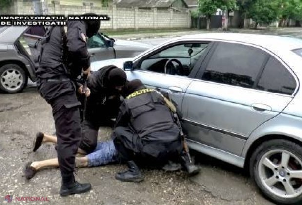Rețea de traficanți de droguri, destructurată de poliție