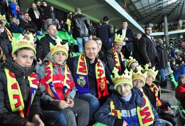 FOTO // Premierul Streleț a evitat tribuna VIP la meciul dintre Moldova – Rusia. Vezi alături de cine a urmărit partida
