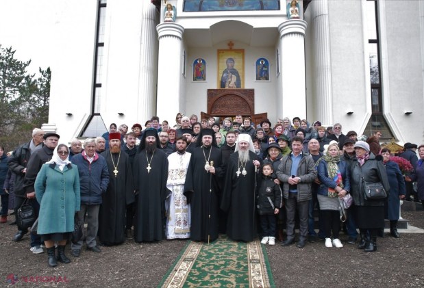 FOTO // La Ratuș a fost INAUGURATĂ o „nouă EMBLEMĂ” a Mitropoliei Basarabiei – Biserica cu hramul „Sf. Cuvioasa Parascheva și Sf. Ioan Botezătorul”. Înaltpreasfințitul Petru, aprecieri pentru „evenimentul ISTORIC” organizat de Părintele Ioan Marian