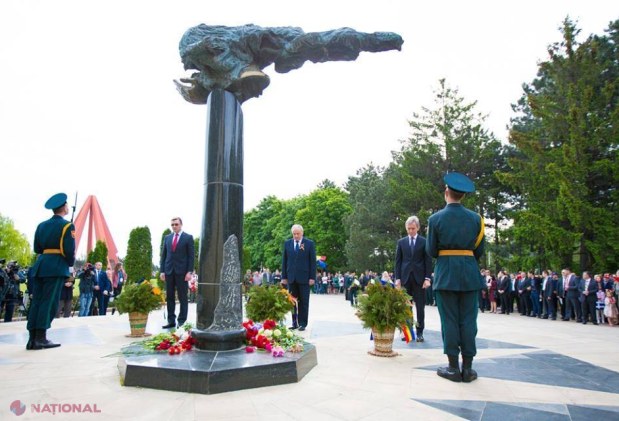 Reportaj FOTO // „Ziua Victoriei”, la Memorial: „Nu dorim ca cineva să treacă prin ce am trecut noi”