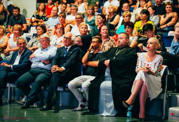 VIDEO // Sute de moldoveni din diaspora din Italia au semnat proiectul de lege al Partidului „ȘOR”, care prevede readucerea lor acasă