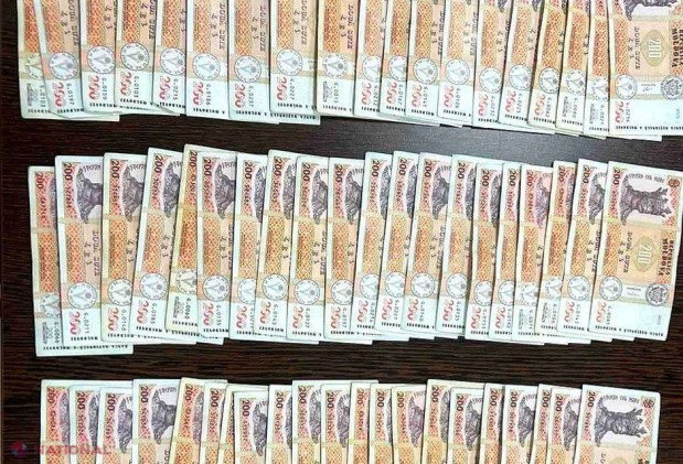 VIDEO // Șeful unui inspectorat de poliție, ADEMENIT cu o mită de 20 000 de euro. Omul legii trebuia să protejeze o afacere clandestină pusă la cale de un cetățean al Ucrainei