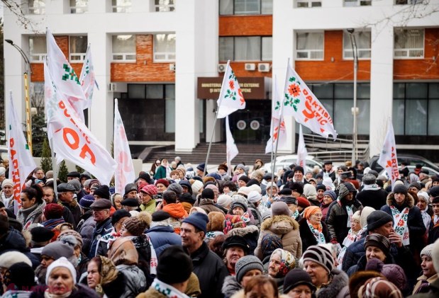 FOTO, DOC // Partidul „ȘOR” a depus actele pentru înscrierea în cursa electorală. Ilan Șor, în fața mulțimii: „Deschidem o pagină nouă în istoria politică din Moldova”