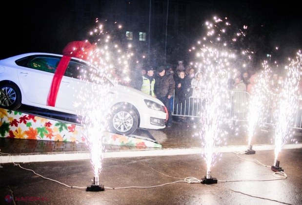 FOTO // Ea este orheianca care a intrat în posesia AUTOMOBILULUI pus la bătaie în cadrul tombolei organizate de Hramul orașului Orhei