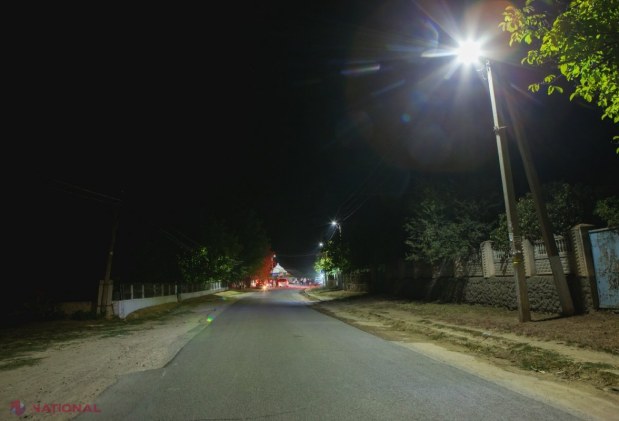 FOTO // Echipa lui Ilan Șor continuă proiectele de iluminare stradală. De lumină se bucură și satele Toceni și Bălășești