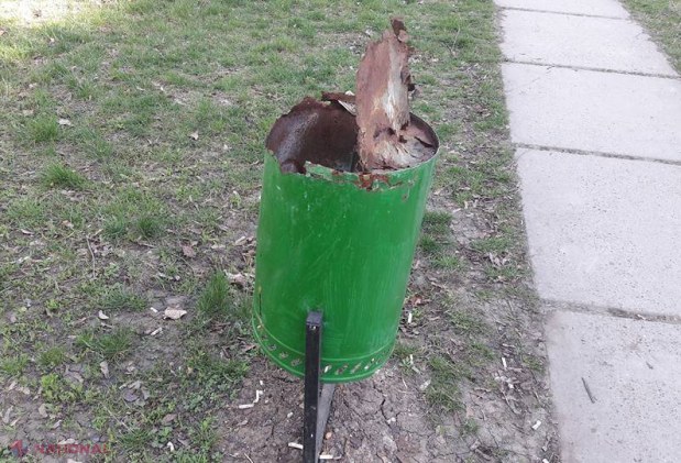 FOTO // Cum arată noile coșuri de gunoi instalate în toate parcurile din Chișinău