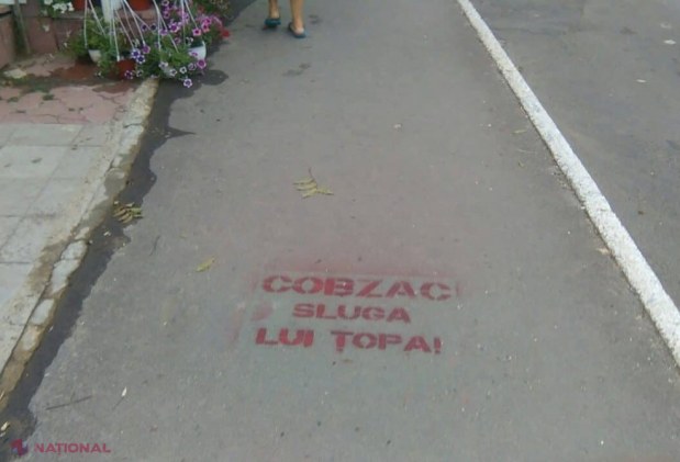 „SURPRIZĂ MARE” pentru un deputat din opoziție: Oraș din R. Moldova, ÎMPÂNZIT cu inscripții denigratoare la adresa sa