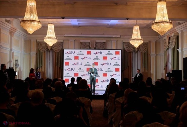 PREMII BĂNEȘTI și DIPLOME pentru cei mai buni studenți