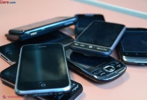 STUDIU // Jumătate dintre români consideră telefonul mobil al partenerului principalul DUȘMAN al relației