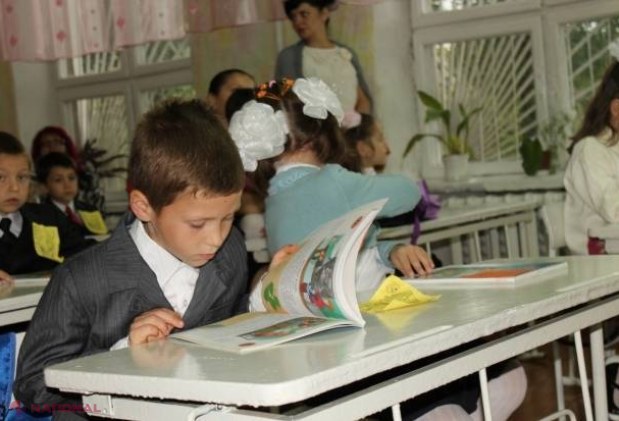 Veste BUNĂ pentru elevi. Vacanța de CRĂCIUN va fi mai LUNGĂ 