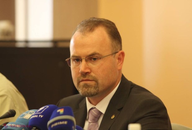 „Gangsterii” și „fițoasele” din Parlament