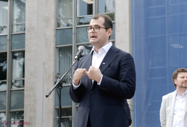 Premierul Tofan, față în față cu profesorii care solicită MAJORAREA salariilor de la 1 septembrie: „Voi meritați mai mult, nu ne vom ascunde în cabinete”
