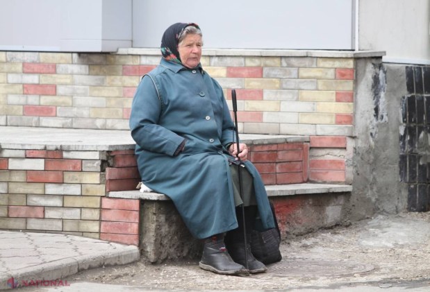 Pensionarii din Chișinău vor primi AJUTOARE financiare de Paști. Sumele sunt „IRONICE”