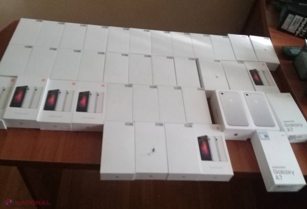 Zeci de smartphone-uri aduse ILEGAL de la Odesa în R. Moldova. Unde le-a ascuns șoferul