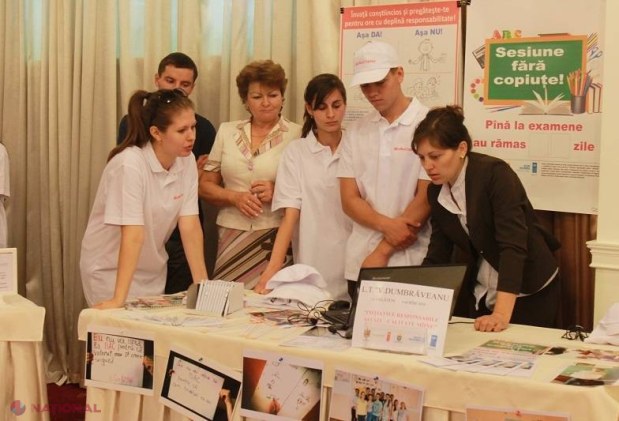 PREMIAȚI pentru că au găsit modalitatea să STÂRPEASCĂ corupția din școli