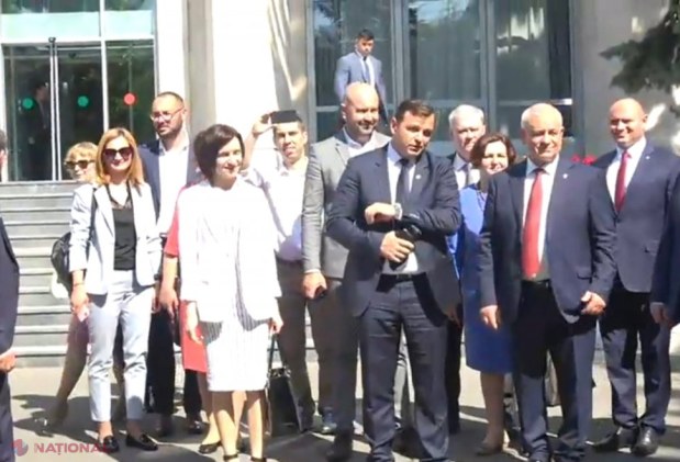 VIDEO // „Marșul poporului”, anunțat pentru duminică, se AMÂNĂ. Maia Sandu: „Vă rugăm mâine să rămâneți acasă, să sărbătoriți cu familiile și cu prietenii” 