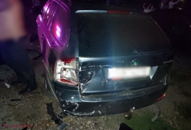 FOTO // Noapte albă la Drochia, după un ACCIDENT rutier cu implicarea a cinci automobile. Au avut de suferit și NOUĂ pietoni, care se aflau în preajma unui bar