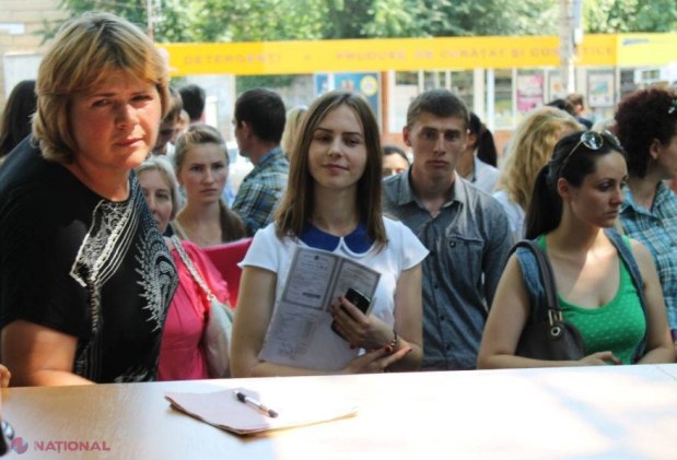 FOTO Prima zi de ADMITERE la facultate - cu note de 5 și contracte usturătoare
