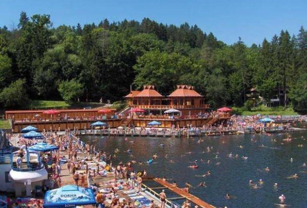  FOTO // Staţiunea din România care i-a cucerit pe străini. „E mai frumos ca-n Croaţia”