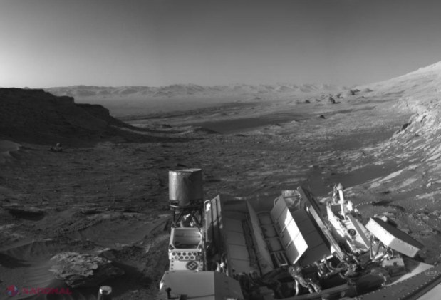 Roverul Curiosity a înegistrat ceva care se MIȘCA pe Marte. Când au mărit imaginile, astronomii de la NASA au ÎNCREMENIT
