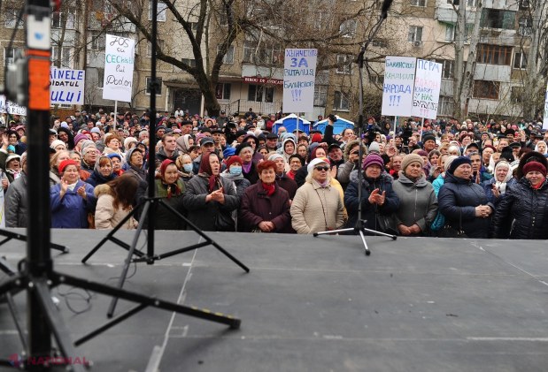 FOTO // Peste 10 mii de persoane PROTESTEAZĂ la Curtea de Apel Chișinău împotriva excluderii candidatului Partidului „ȘOR” din cursa electorală de la Hâncești: „E un abuz din partea guvernării dodoniste”