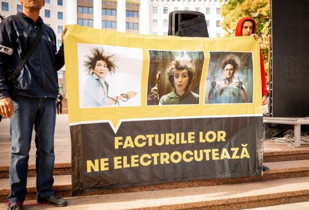 Un nou flashmob în fața Președinției: „Facturile lor ne electrocutează”