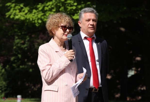 Partidul „ȘOR” și PCRM au PROTESTAT împreună în fața Parlamentului față de scumpirea energiei electrice: „Cu PAS la guvernare revenim la lumânare!”