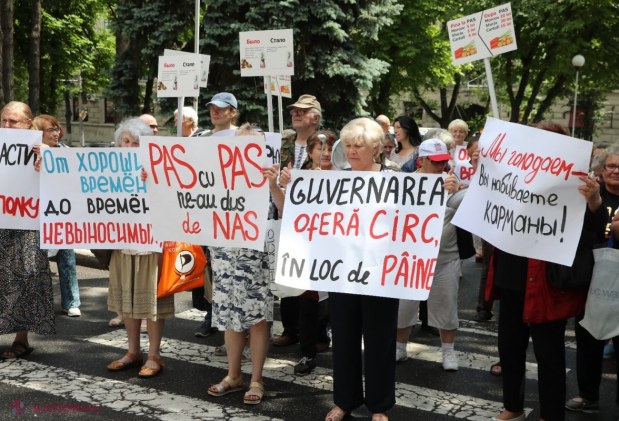 Flashmob cu cratițe în centrul capitalei, organizat de PCRM și Partidul „ȘOR”