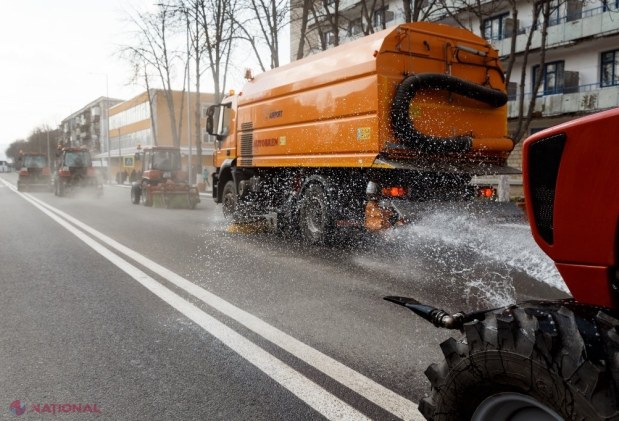 FOTO // La Orhei este în toi curățenia de primăvară. Străzile sunt spălate cu ȘAMPON special