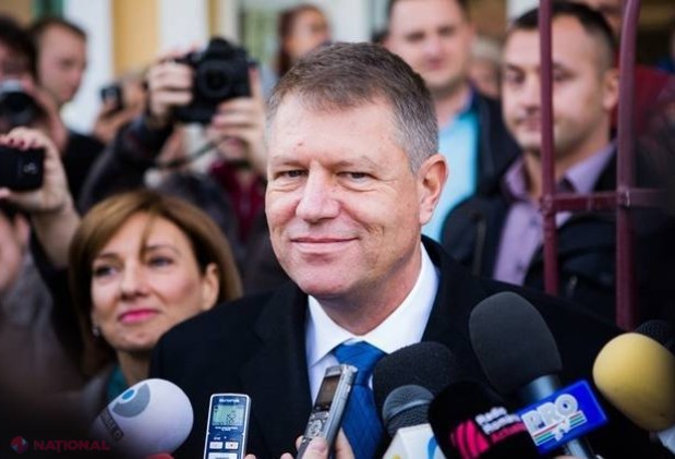 Băsescu îi dă o VESTE lui Iohannis