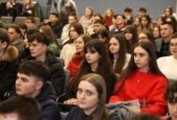 Tinerii poligloți din toată țara se întrec la Olimpiada Republicană de limbi străine în Chișinău.