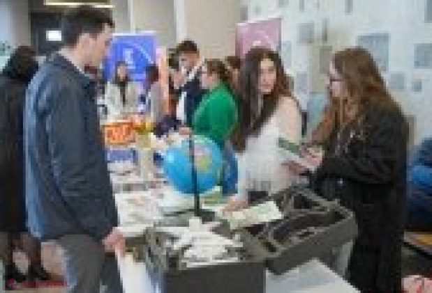 Elevii de liceu, tot mai atrași de cariera în pedagogie: Universitatea „Ion Creangă” primește sute de vizitatori în cadrul campaniei „Învață în R. Moldova”