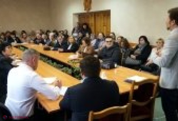 Ministrul Educației, Dan Perciun, dezbate priorități esențiale cu directorii din Nisporeni pentru îmbunătățirea sistemului educațional