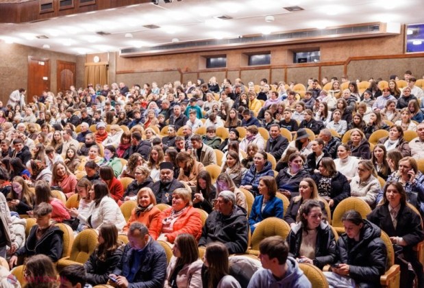 Maia Sandu omagiază artiștii teatrului de Ziua Mondială a Teatrului și decernează titluri de onoare la Bălți