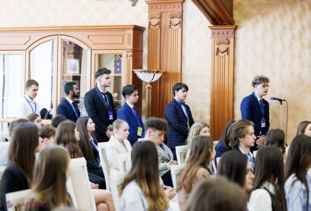 Maia Sandu inspiră tinerii să se implice activ în drumul european al Moldovei, într-o sesiune de dialog la Președinție
