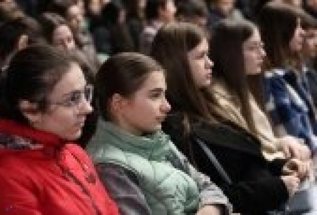 Tineri din întreaga țară își etalează cunoștințele la Olimpiada Republicană de Istorie