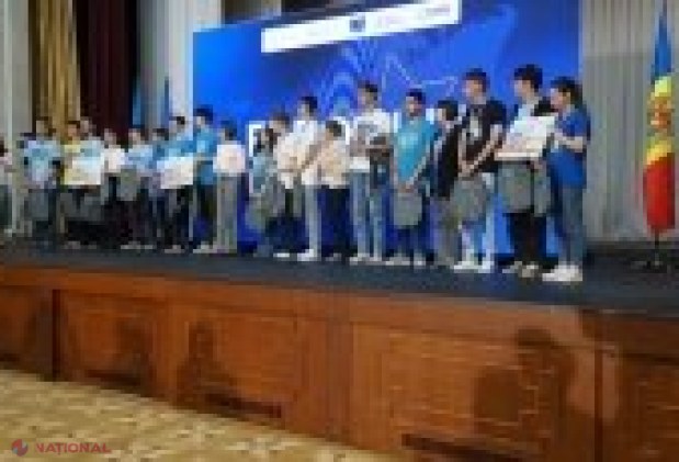 Tineri pionieri ai integrării europene: peste 200 de elevi concurează în finala EuroQuiz 2025 la Chișinău