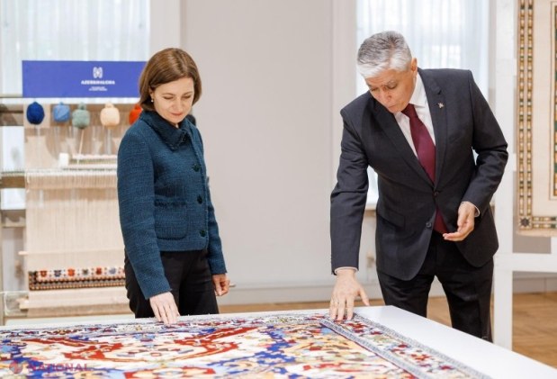 Maia Sandu vizitează expoziția de covoare azere de Ziua Independenței Azerbaidjanului, simbol al dialogului intercultural și al relațiilor bilaterale strânse