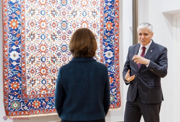 Maia Sandu vizitează expoziția de covoare azere de Ziua Independenței Azerbaidjanului, simbol al dialogului intercultural și al relațiilor bilaterale strânse