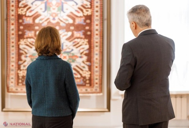 Maia Sandu vizitează expoziția de covoare azere de Ziua Independenței Azerbaidjanului, simbol al dialogului intercultural și al relațiilor bilaterale strânse