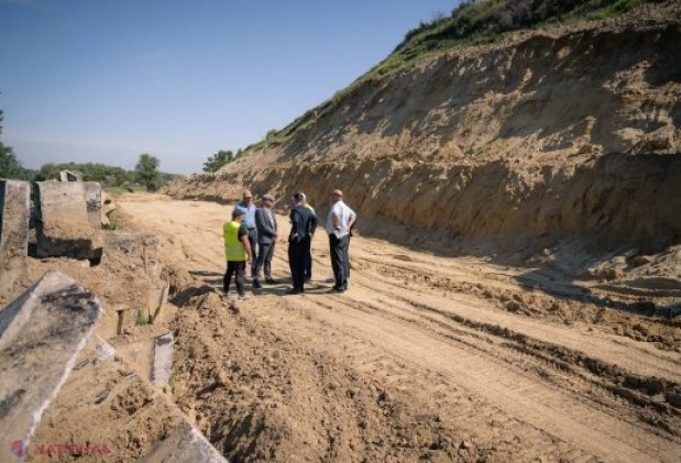 Inspecție pe șantierele feroviare Văleni și Prut-2: Lucrări de consolidare a terasamentului și modernizare pentru a relua circulația trenurilor pe linia Cantemir-Fălciu