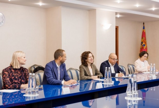 Moldova își întărește legăturile cu UE pentru educație și bunăstare: întâlnirea dintre Maia Sandu și Roxana Mînzatu la Chișinău