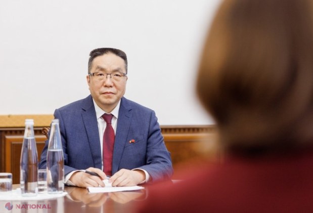 Maia Sandu și ambasadorul chinez Yan Wenbin discută despre consolidarea legăturilor moldo-chineze și investițiile strategice în Moldova