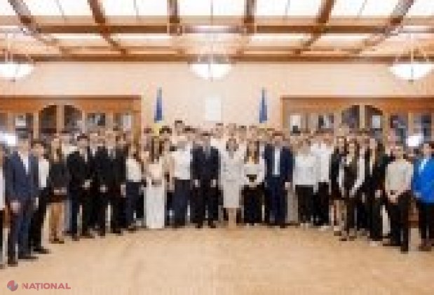Liderii de la Chișinău și București, întâlnire specială cu elevii olimpici: subiecte fierbinți și oportunități academice discutate