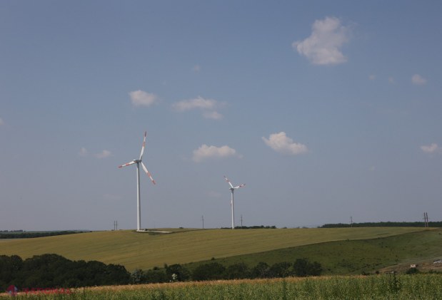 Ministrul Energiei, Dorin Junghietu, discută dezvoltarea infrastructurii energetice la Șoldănești și investește în eficiența energetică a clădirilor