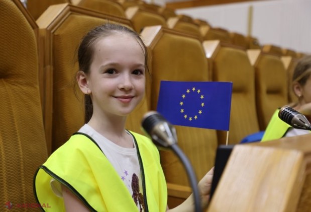 Elevii moldoveni explorează Președinția prin programul „Excursia Europeană” lansat de Guvern