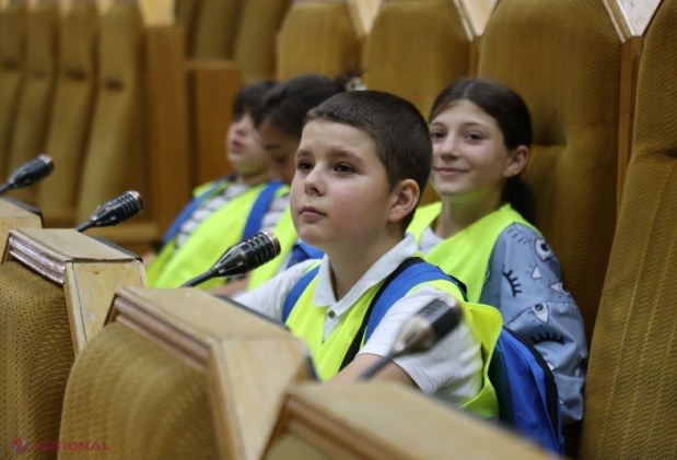 Elevii moldoveni explorează Președinția prin programul „Excursia Europeană” lansat de Guvern