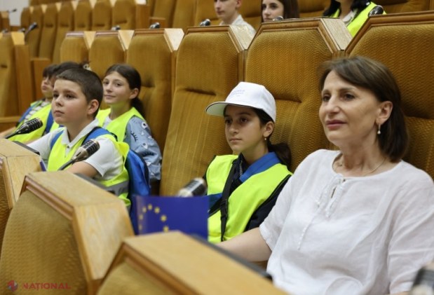 Elevii moldoveni explorează Președinția prin programul „Excursia Europeană” lansat de Guvern